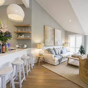  Villa Unit 6 84 Lawson Street, - Ohana Australia